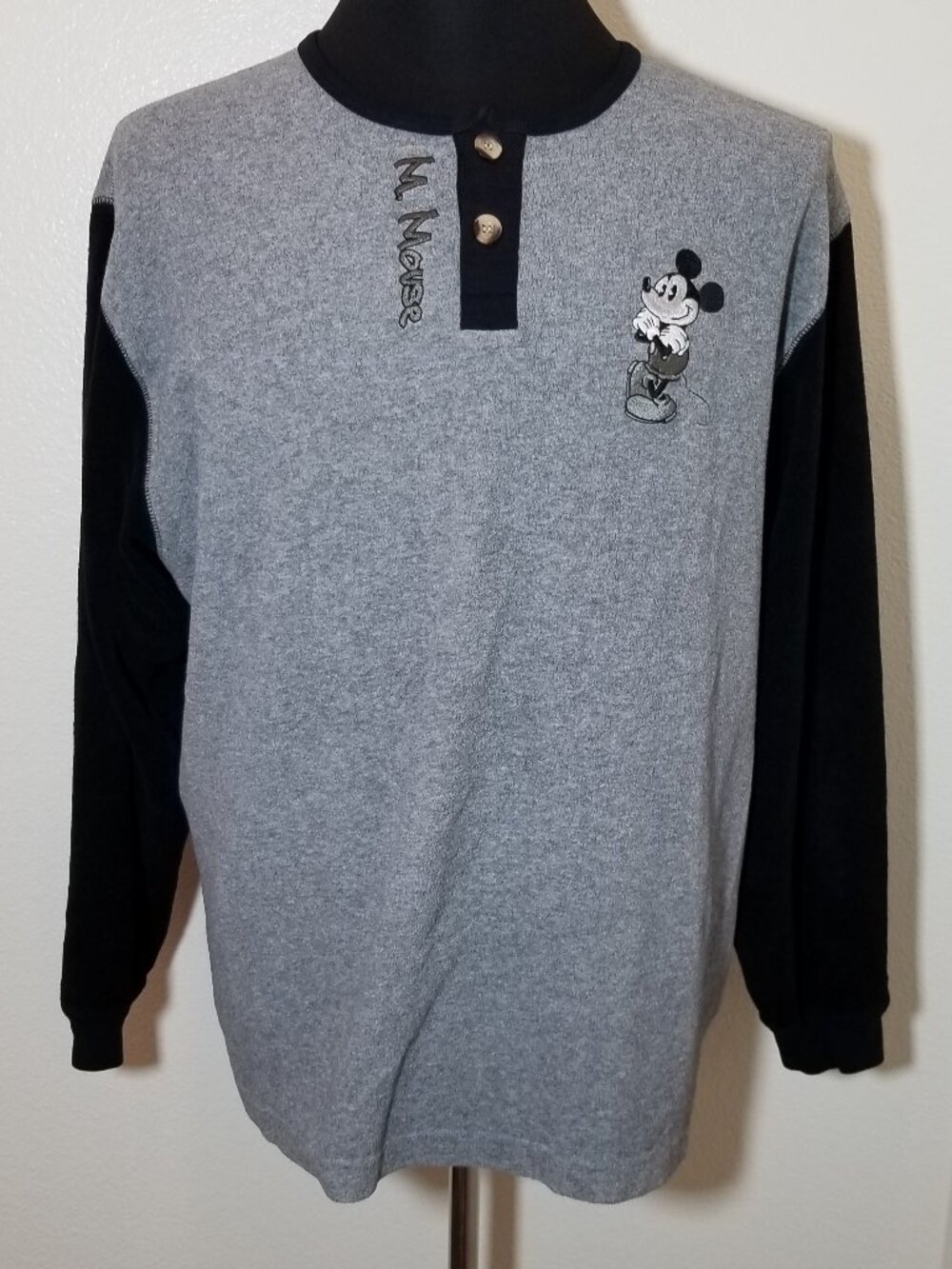 Disney‎ Catalog Embroidered Mickey Mouse Long Sleeve Fleece Medium Comfy
